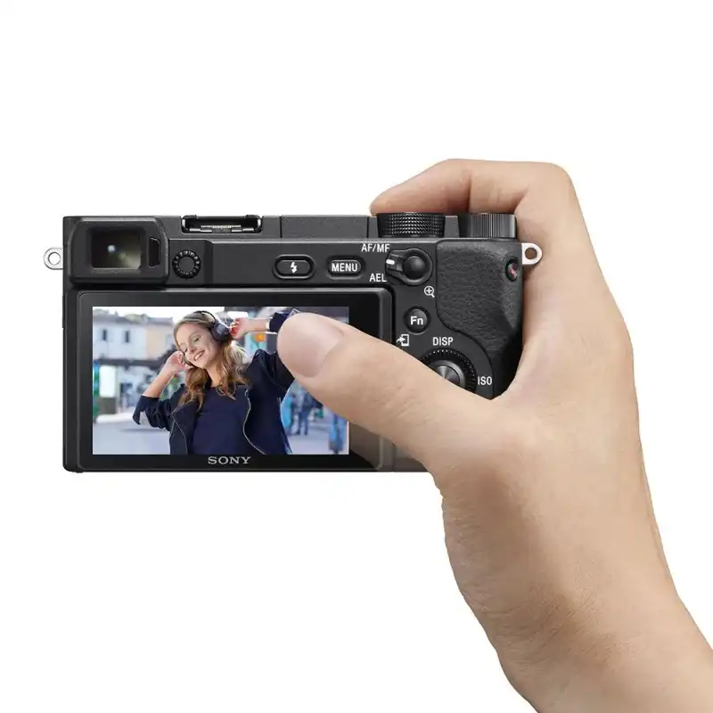 Cámara Digital Sony ILCE-6400L/B 24.2MP Video 4K